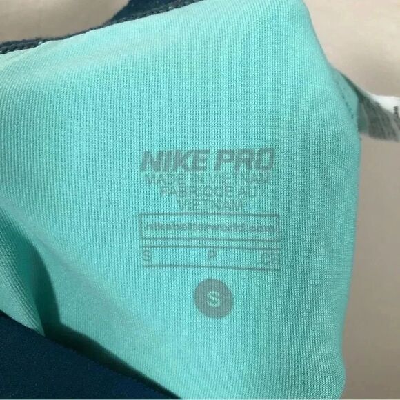 Nike Pro Line Women’s DriFit Capri Performance Leggings Teal/Green Patterns - Picture 8 of 8